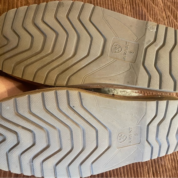 Ariat Tan Suede Mules with White Fur Lining - Picture 5 of 5